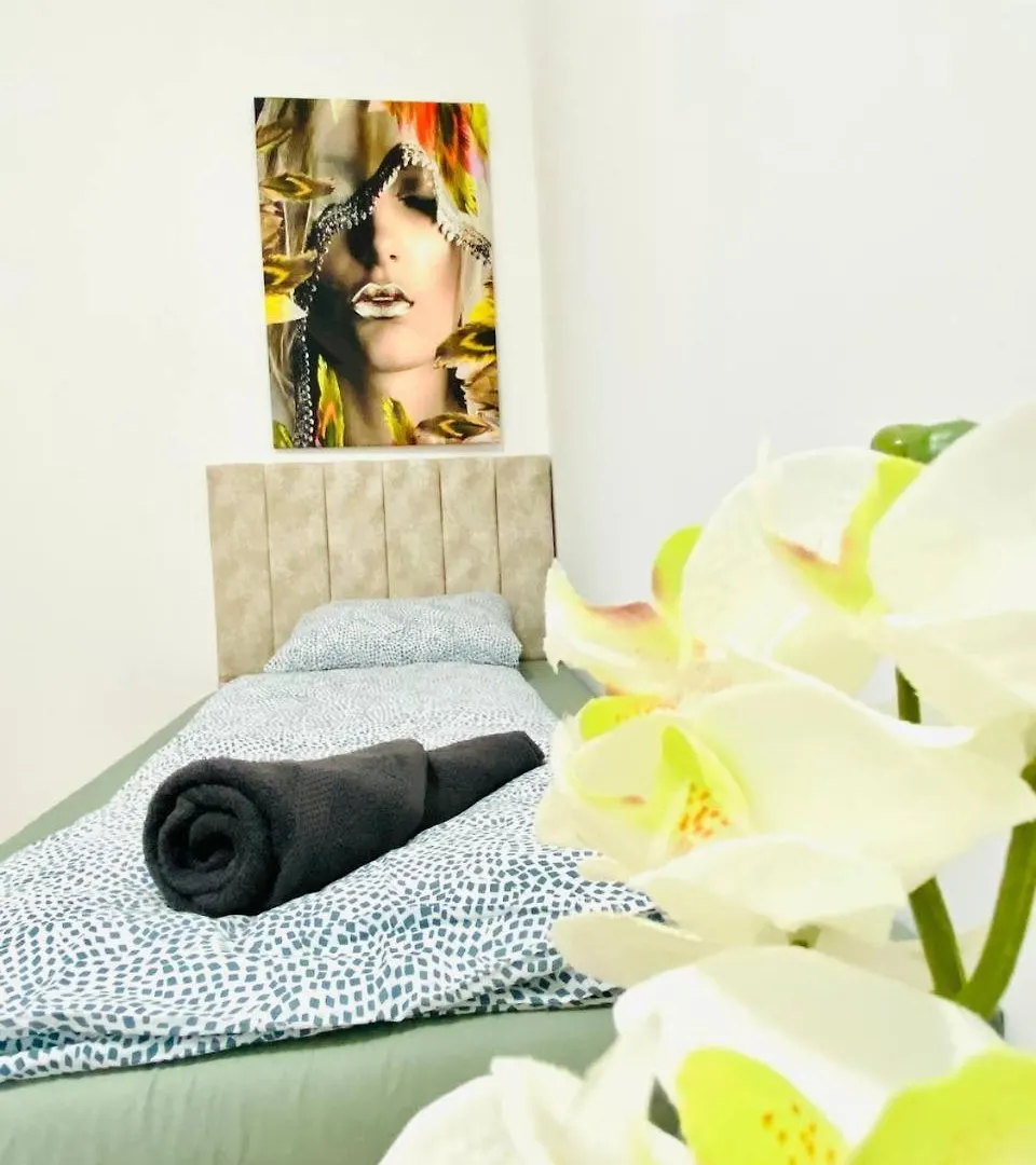 Comfortable Room In The 23Rd District Of Vienna Fr4
