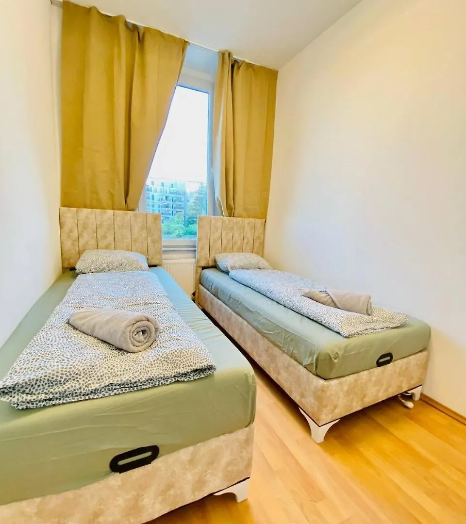 Quarto em Acomodações Particulares Comfortable Room In The 23Rd District Of Vienna Fr4