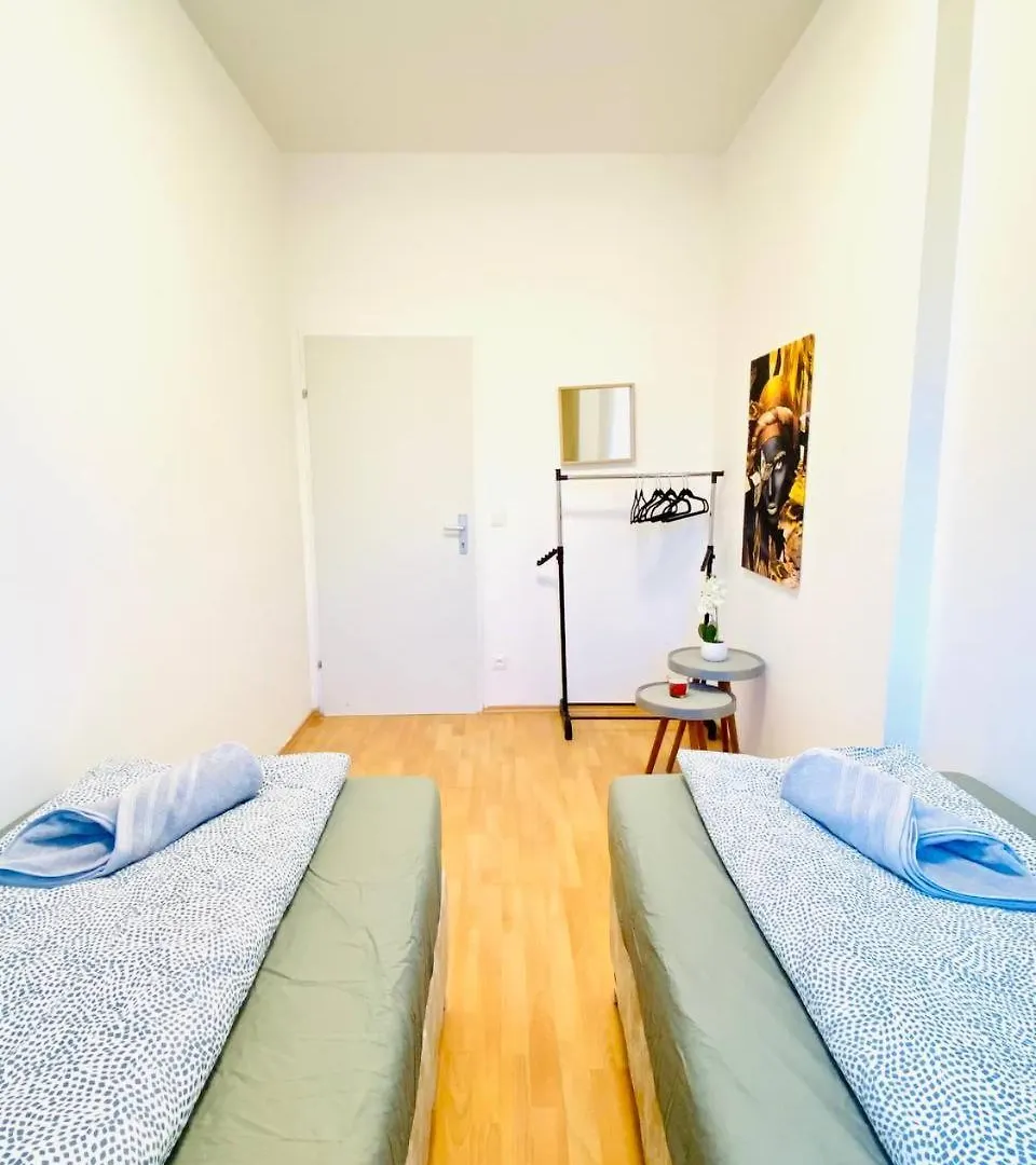 Quarto em Acomodações Particulares Comfortable Room In The 23Rd District Of Vienna Fr4