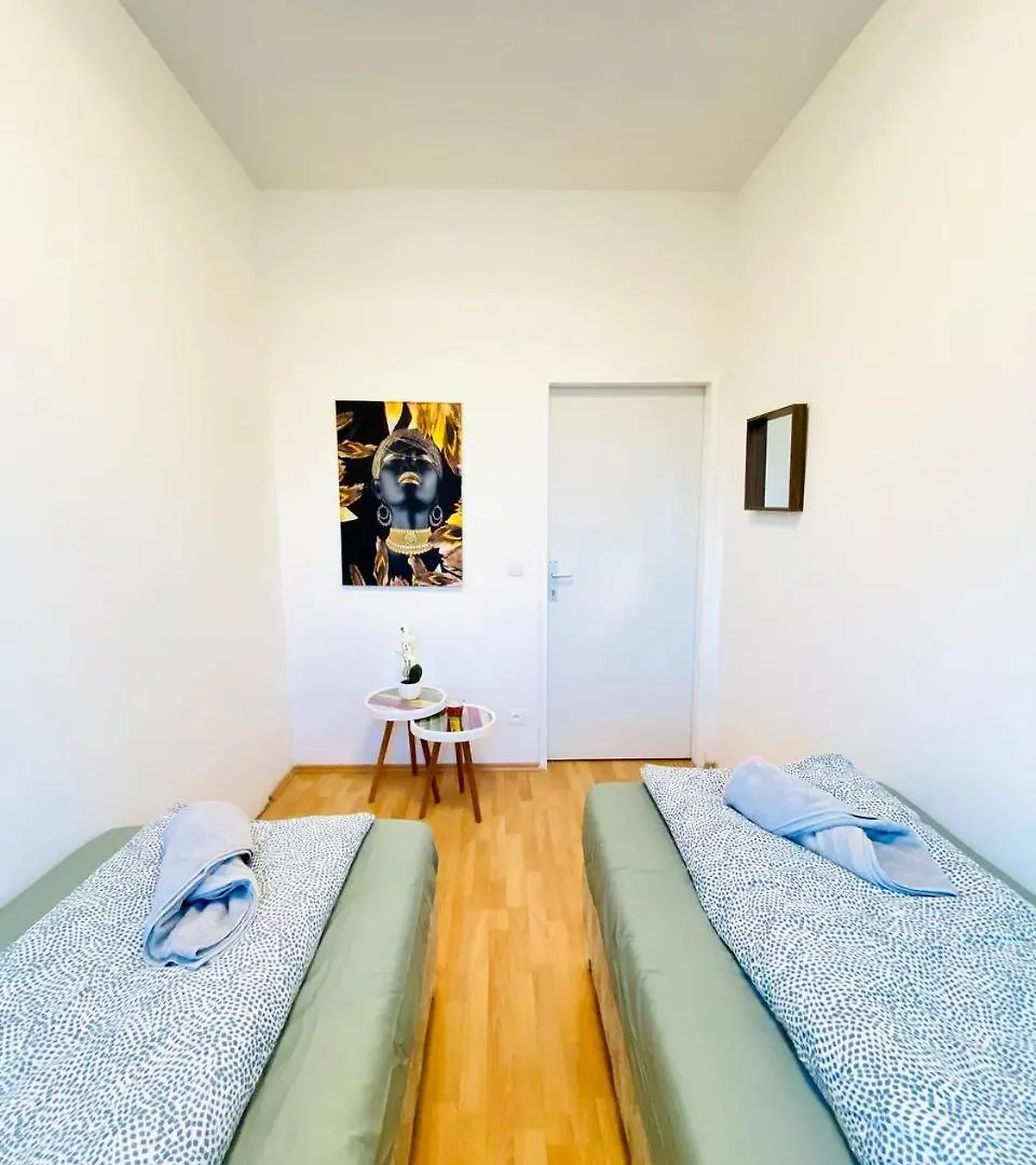 Comfortable Room In The 23Rd District Of Vienna Fr4 0*,  Áustria